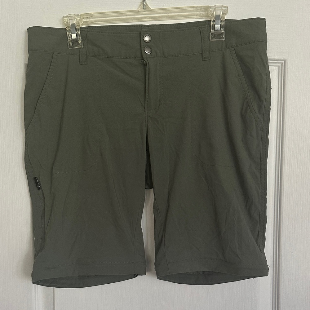 Columbia Women's Forest Green Bermudas
